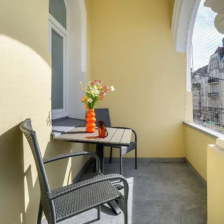 Przestronny Apartament Z Balkonem W Poznaniu Jana Henryka Dabrowskiego 49 By Heyrent *