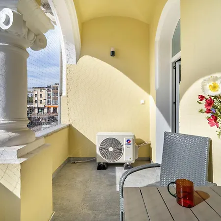 Przestronny Apartament Z Balkonem W Poznaniu Jana Henryka Dabrowskiego 49 By Heyrent
